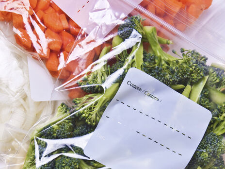 Во Франции с 2022 года запретят продажу многих фруктов и овощей в пластиковой упаковке