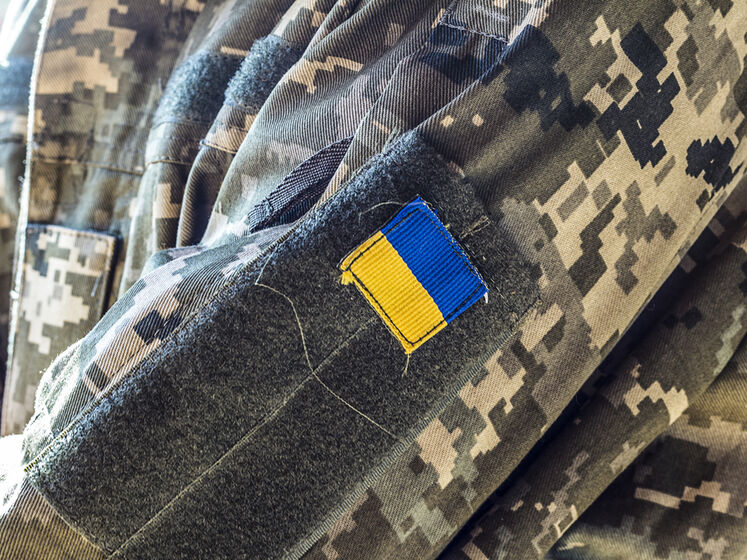 "Это тебе не восток". Неизвестные жестоко избили мужчин в украинской военной форме