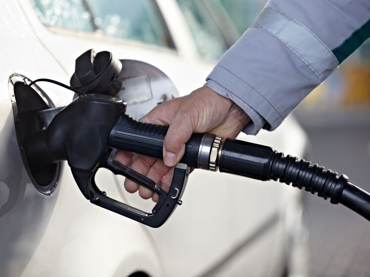 Мережі заправок "БРСМ-Нафта" та "Авантаж 7" – на останніх сходинках рейтингу зі сплати податків із продажу літра бензину – дослідження