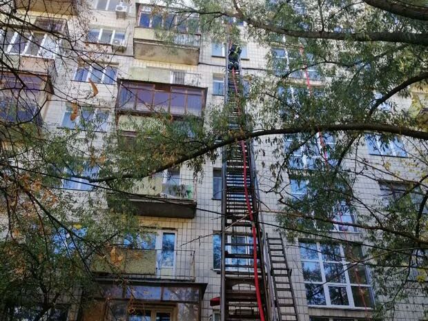 У Києві двоє людей загинули під час пожежі у багатоповерхівці