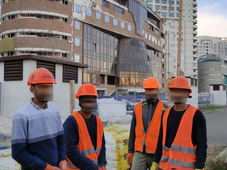 10 іноземців працювали на будівництві в Дарницькому районі столиці