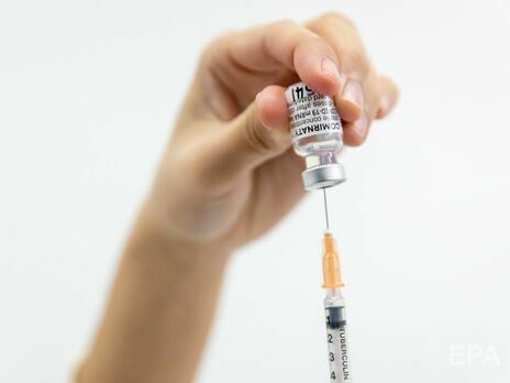 Перед вакцинацією проти COVID-19 немає необхідності робити тест на антитіла або експрестест на антиген – МОЗ України