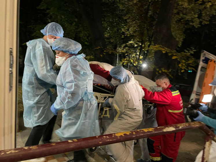 "Кислорода нет и не будет". В Одессе экстренно перевозили COVID-пациентов из одной больницы в другую 
