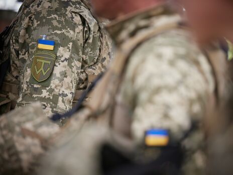 2015 року набув чинності закон, який дозволяє іноземцям служити в українській армії