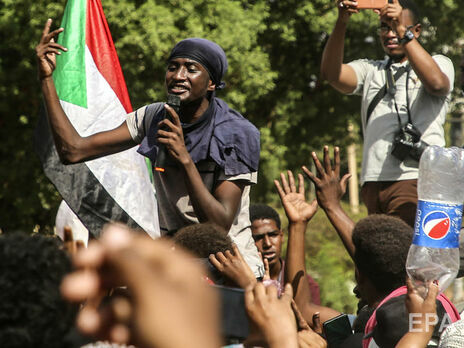 У Судані військові обмежили доступ до інтернету та телефонного зв'язку