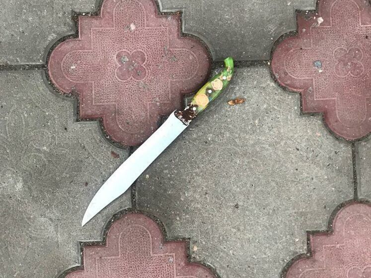 В Херсоне мужчина взял в заложники продавщицу магазина, приставив ей нож к горлу &ndash; полиция
