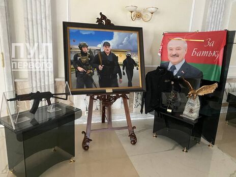 Лукашенко 23 августа прошлого года облетел Минск и спустился к резиденции с автоматом Калашникова в руках