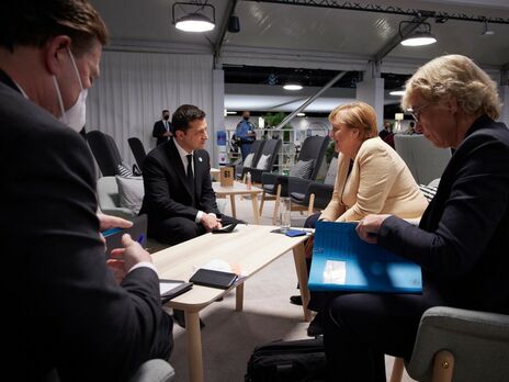 Зеленський у Великобританії поговорив із Меркель про ситуацію на Донбасі