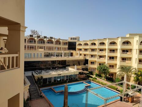 Агентство згадує готель у Хургаді