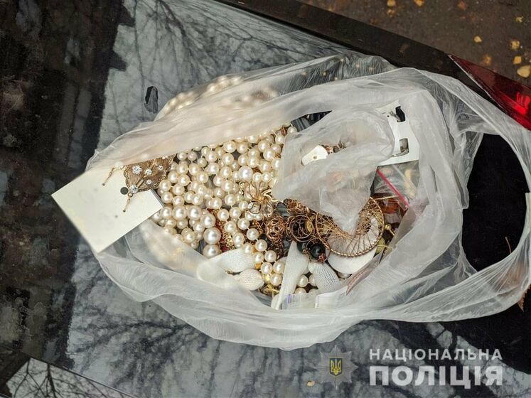 В Чернигове 11-летняя девочка отдала мошеннице украшения и деньги, чтобы спасти маму – полиция