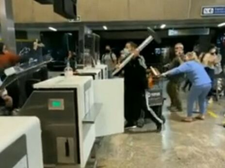 У Бразилії пасажири літака збунтували через затримку авіарейсу