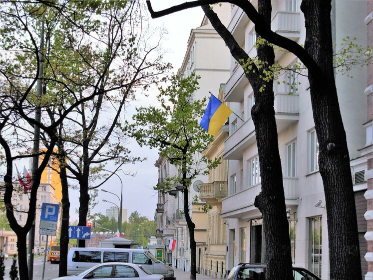 Українське посольство назвало провокацією осквернення пам'ятника Пілсудському в Кракові