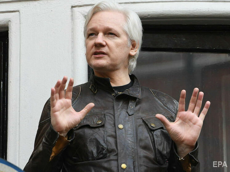 Основатель WikiLeaks Ассанж и его невеста подали в суд на главу британского минюста, так как им не разрешают пожениться