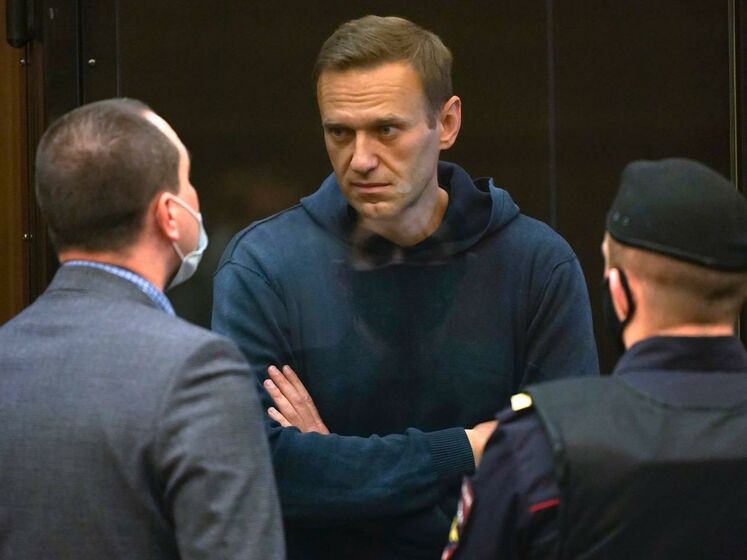 "Ясно, что все это устраивает Путин". Навальный прокомментировал сообщения об издевательствах в колонии