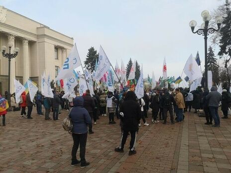 За межами підприємницького руху далеко не всі головні учасники процесів знають про наявність двох "фракцій" серед активістів-ФОП, пише Delo.ua