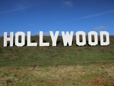 Под Луцком восстановили знак Hollywood