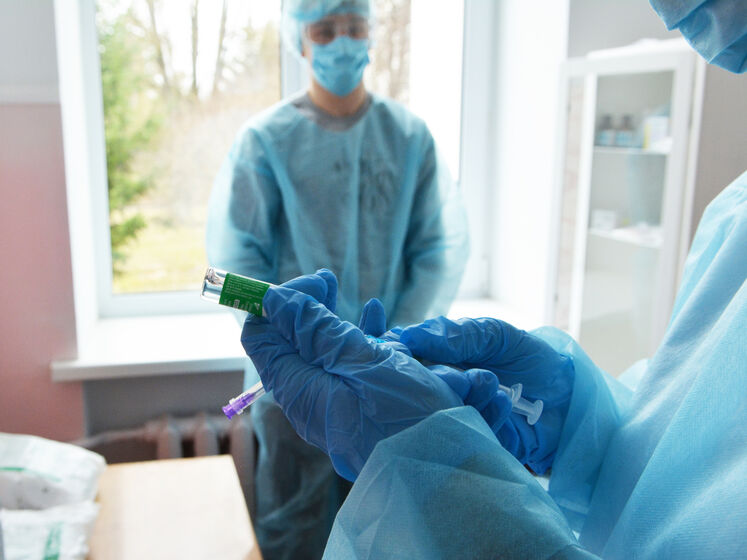 Число прививок от COVID-19, сделанных в Украине, достигло 20 млн
