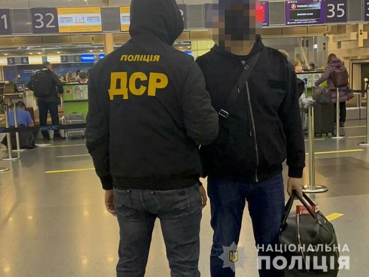 Из Украины в Азербайджан депортировали криминального авторитета из санкционного списка СНБО
