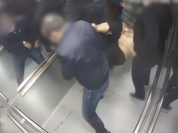 Пенітенціарна служба Грузії опублікувала відео, на якому видно, як Саакашвілі за руки та ноги затягували до тюремної лікарні