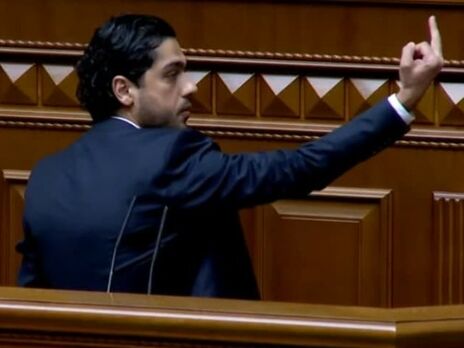 Лерос на засіданні Ради показав середній палець президенту