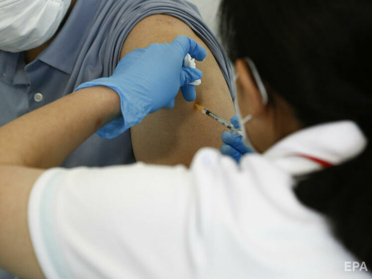Япония планирует сократить интервал перед бустерной прививкой от COVID-19