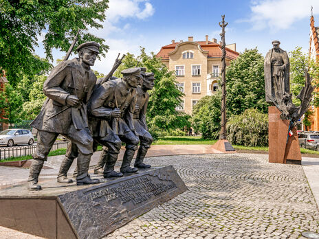 Памятник Пилсудскому и четверке легионеров в Кракове осквернили в начале ноября