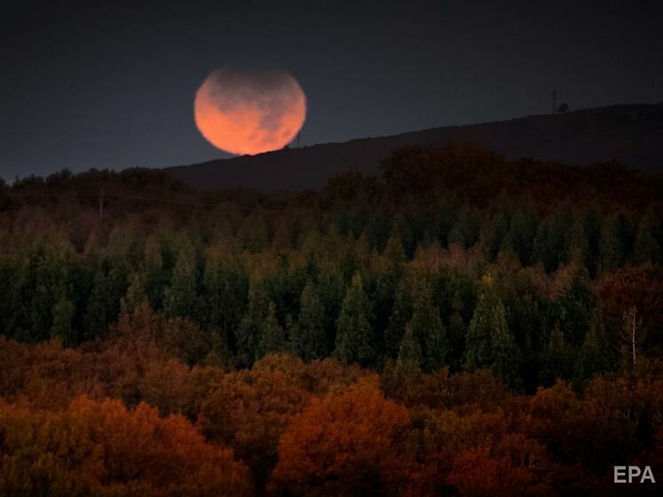 19 ноября жители Земли наблюдают самое продолжительное лунное затмение за 580 лет