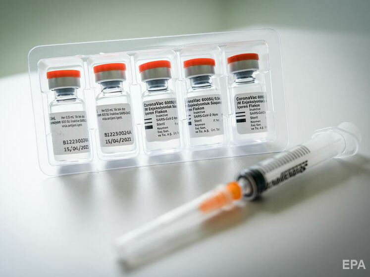 Канада отменила карантин для привитых COVID-вакциной CoronaVac, которую используют в Украине