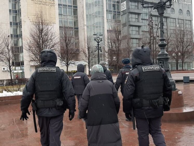 У Москві поліція затримала протестувальників проти ліквідації "Меморіалу", зокрема відому фотожурналістку Івлєву