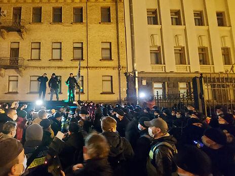 В полиции заявили, что возле Офиса президента Украины инцидентов не было. Митингующие анонсировали новую акцию 1 декабря