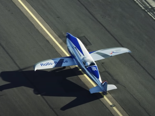 Электрический самолет Rolls-Royce установил мировой рекорд скорости в своем классе