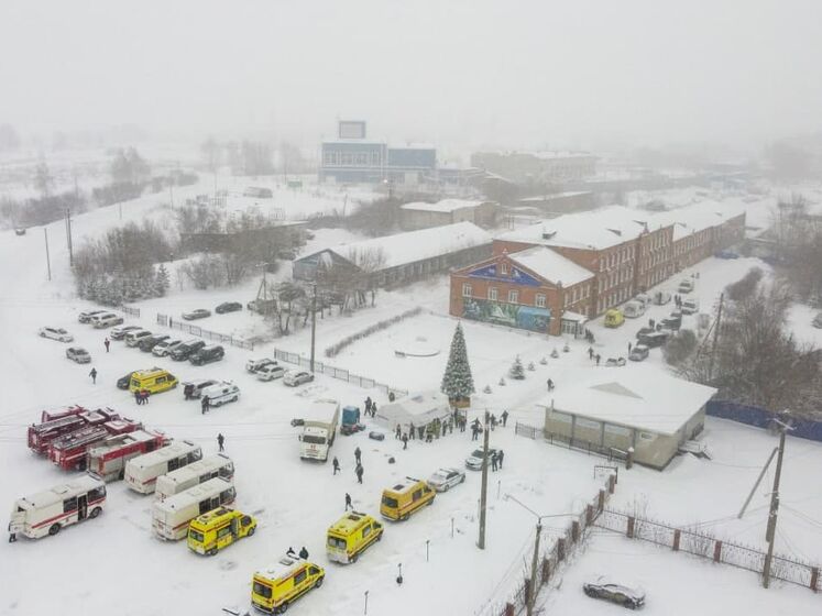 В РФ приостановили спасательную операцию из-за угрозы взрыва. Под землей остаются 46 шахтеров