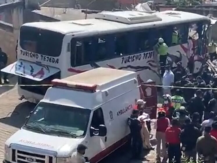 В Мексике разбился автобус с паломниками, погибло по меньшей мере 19 человек