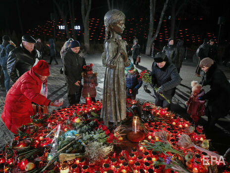 Зеленський підписав указ про заходи до 90-х роковин Голодомору і закликав запалити свічку на згадку про померлих