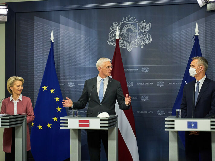 ЄС і НАТО мають подати РФ сигнал, що в разі ескалації поблизу кордону України будуть "дуже чіткі наслідки" – прем'єр Латвії