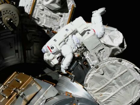 Астронавты пробудут в открытом космосе более шести часов