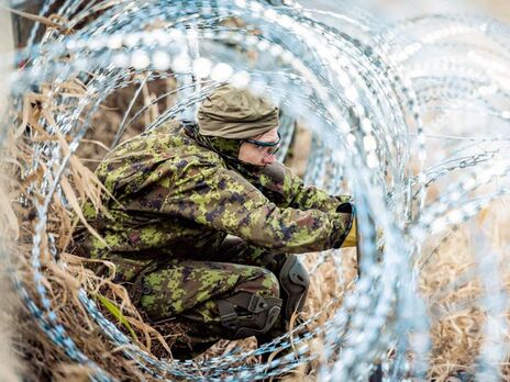 Зміцнювати польсько-білоруський кордон допомагають британські та естонські солдати – міноборони Польщі