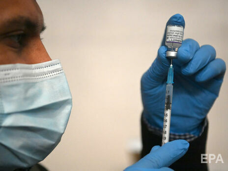 Три дози вакцини від Pfizer/BioNTech нейтралізують штам коронавірусу 