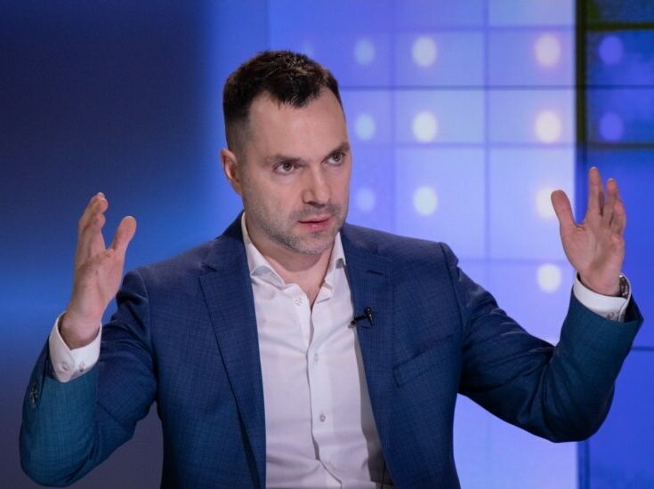 Арестович рассказал, сколько человек Украина может передать в рамках обмена с ОРДЛО