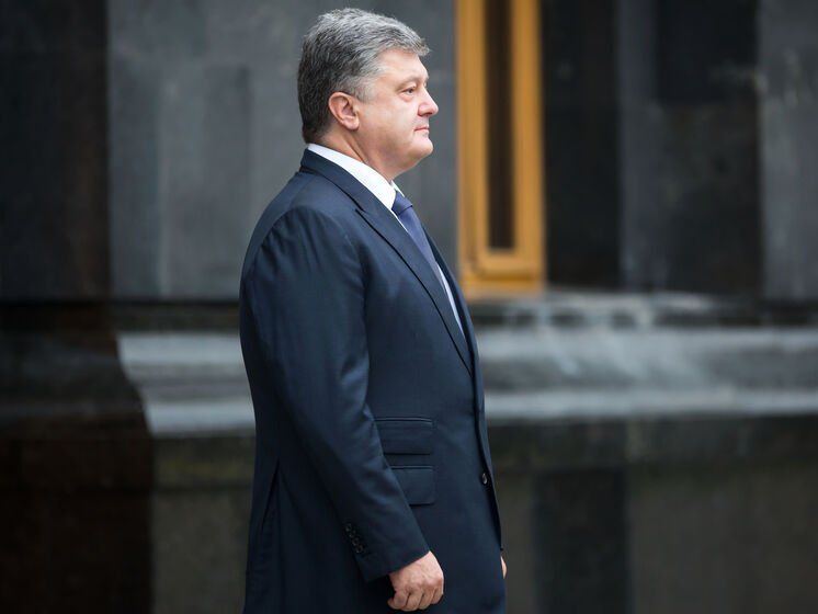 Порошенко пообіцяв "не надати Офісу президента подарунка" та повернутися в Україну в січні