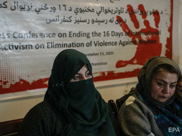 В афганській провінції таліби заборонили лікарям допомагати жінкам без супроводу чоловіків