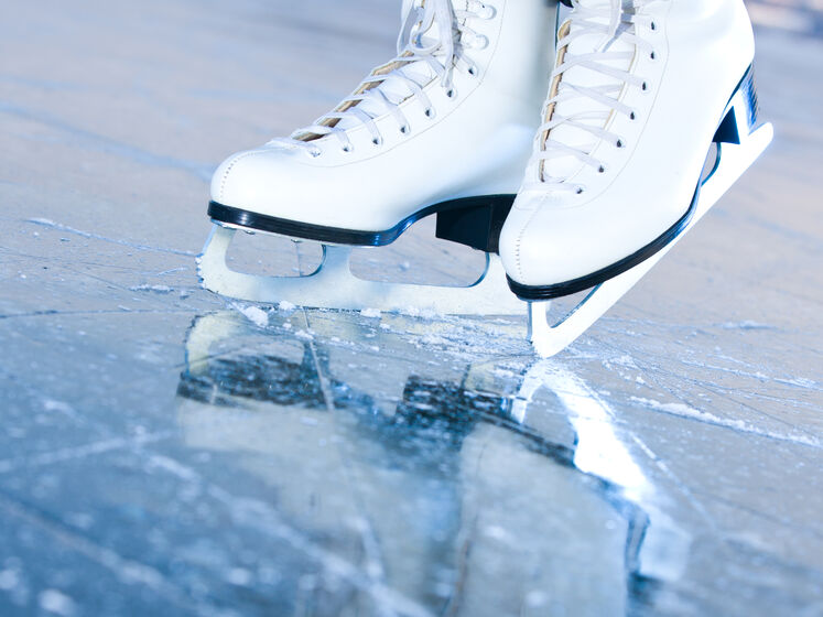 На озері у Києві жінка провалилася під лід, коли каталася на ковзанах