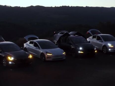 Автомобили Tesla представили световое шоу под рок-версию украинского 