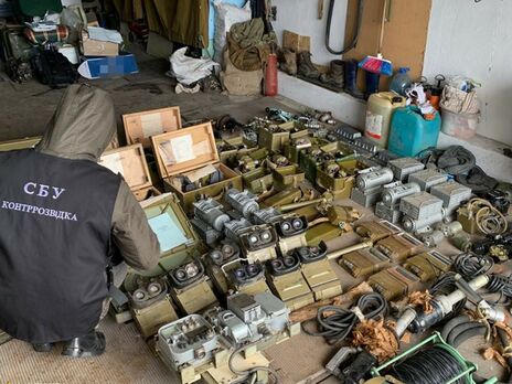 У Хмельницькій області контрактник вивіз із військової частини комплектовання для військової бронетехніки на 1 млн грн – СБУ