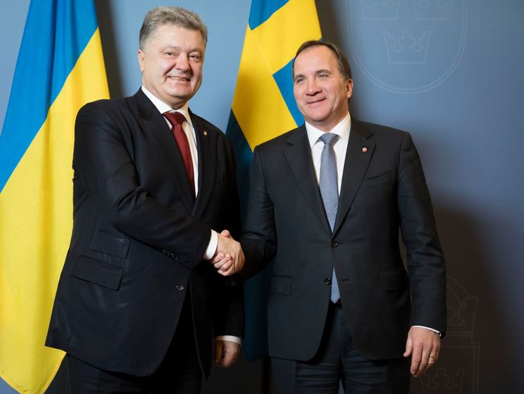 Порошенко: Если Россия продолжит убивать украинцев, санкции должны остаться