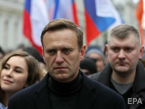 Навальному стало зле в літаку під час перельоту з Томська до Москви