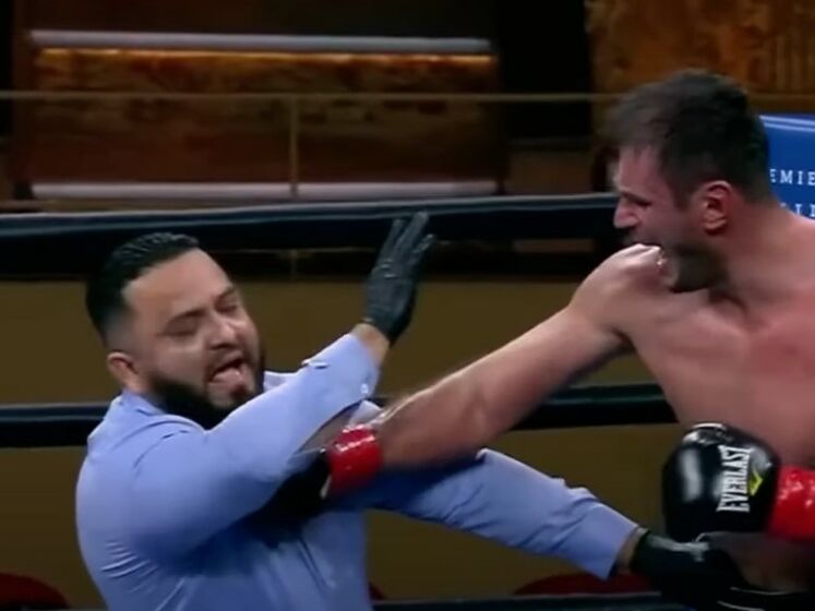 Соперник украинского боксера Выхриста ударил судью после проигранного боя. Видео