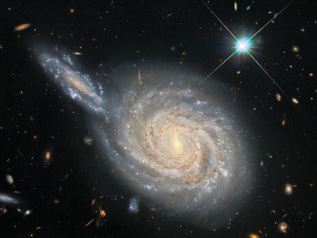 На фото изображена спиральная галактика NGC 105, которая находится примерно в 215 млн световых лет от Земли