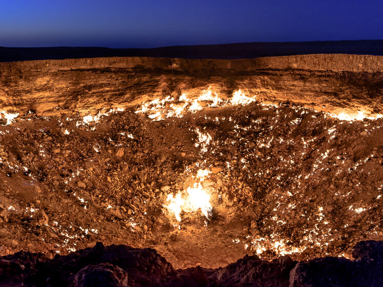 Президент Туркменістану доручив загасити газовий кратер "Ворота пекла". Він горить у пустелі понад 50 років