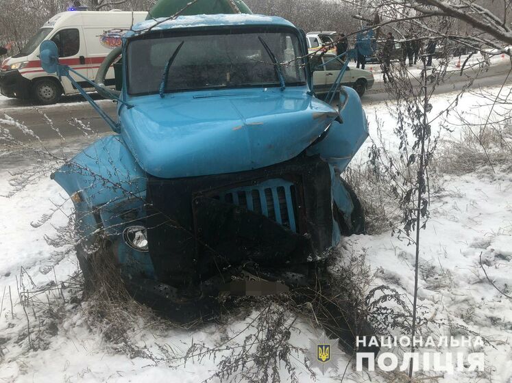 У Вінницькій області зіткнулися легковий автомобіль і вантажівка, загинуло троє людей